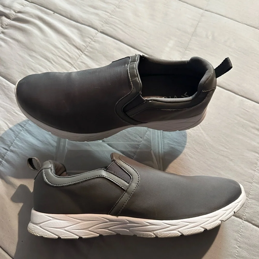 Vionic Gray Men's Slip-On Loafers